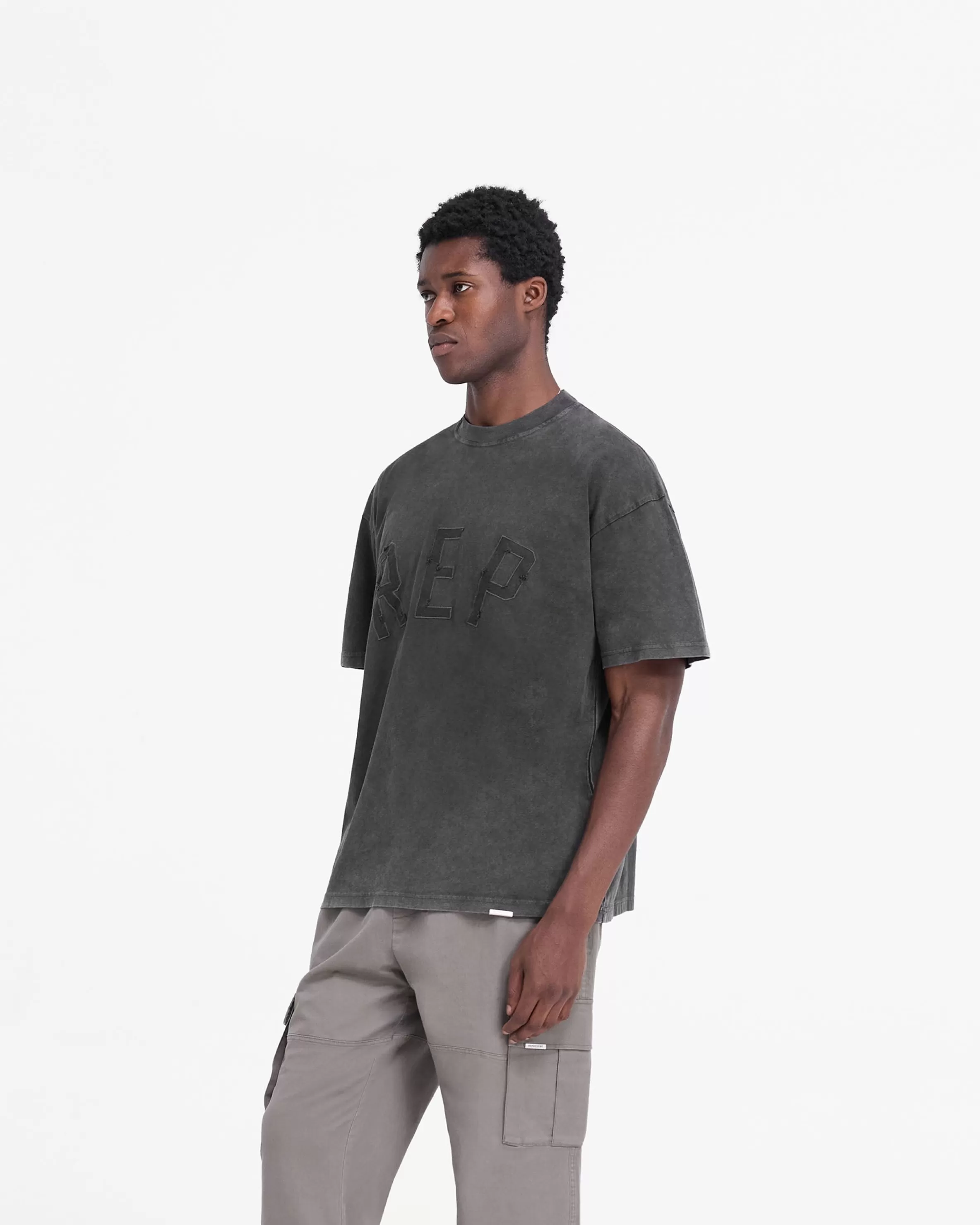 Rep Applique T-Shirt - Vintage Black^Represent Best
